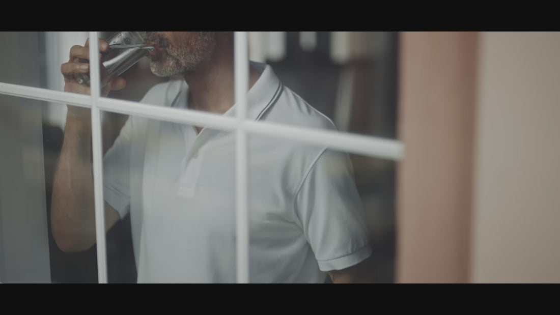 Video laden: Tristan’s Smartes Heim testet den RoboUP Raccoon 2 SE – den KI-gesteuerten Mähroboter, der ohne Begrenzungskabel oder Antennen auskommt. Von der Einrichtung und den Mähmodi bis hin zur Hinderniserkennung und Hangtauglichkeit: So schlägt er sich unter realen Bedingungen.